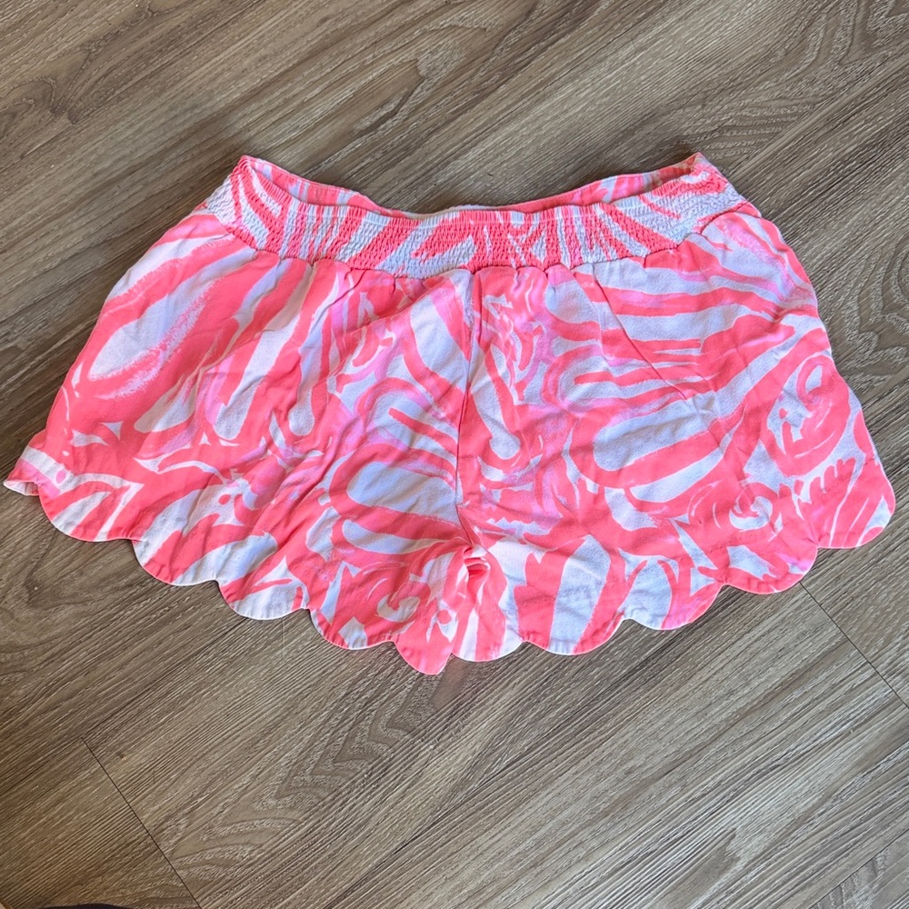 Lilly Pulitzer Dahlia Scallop Shorts Size: M